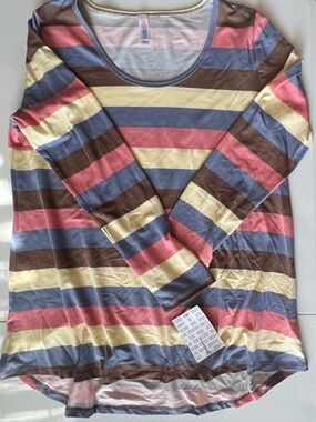 Lularoe Lynnae Tee - Size Large